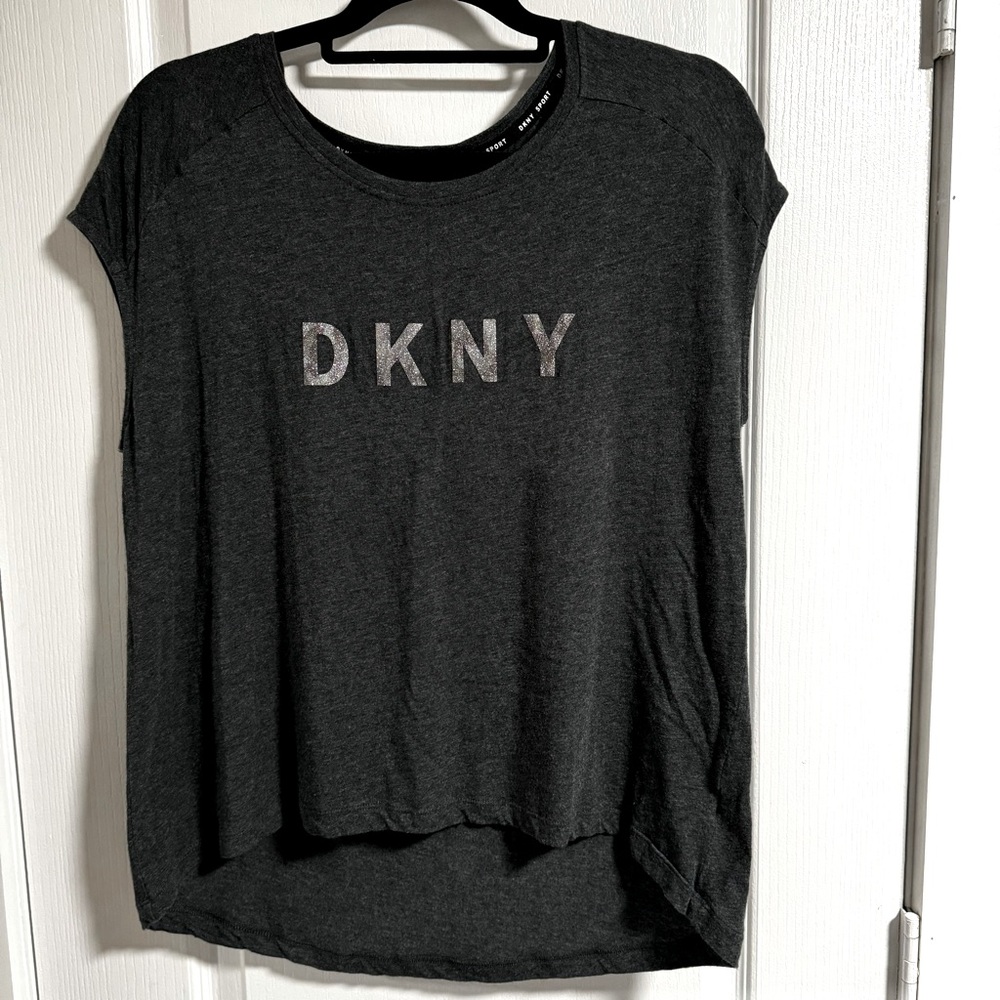 DKNY Woman’s Grey Spots Sleeveless Shirt Size M Excellent Condition